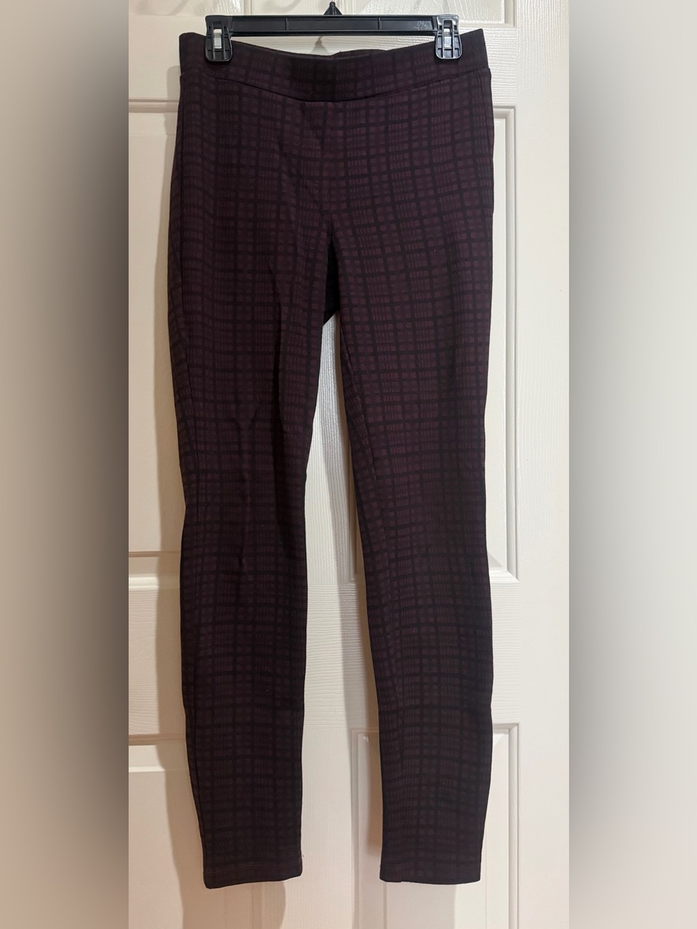 Style & Co. Slim Plaid Pull-In Pants — Dark Plum/Black. Size S